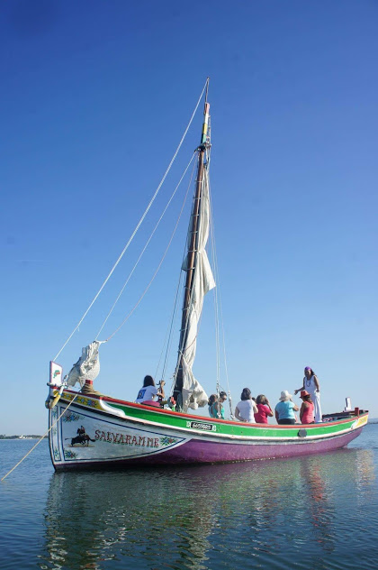 Lisbon: 2-Hour Traditional Tagus Boat Tour With Food