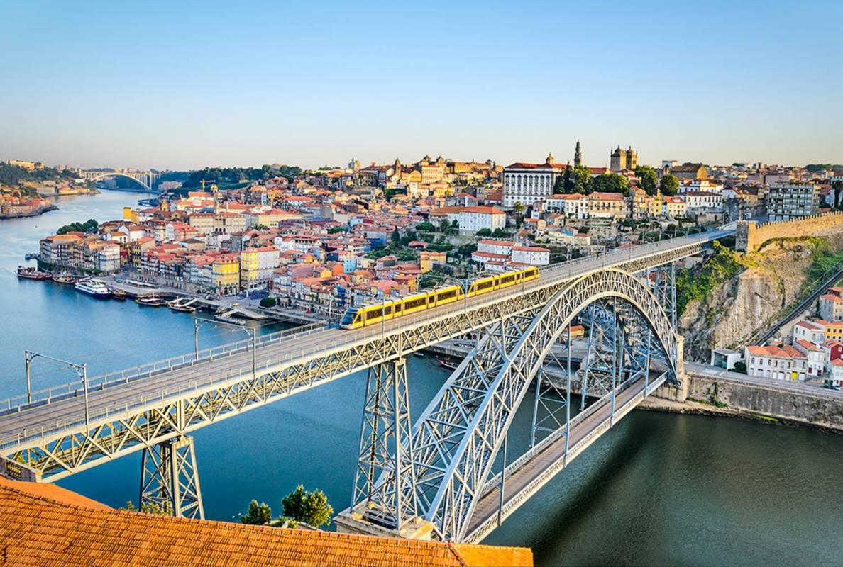 Embrace Oporto