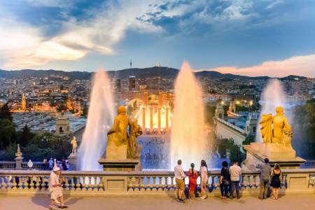 Barcelona Highlights Abendtour Mit Magical Fountain Show Und Cocktails