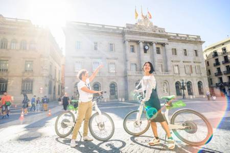 Barcelona: E-Bike Tour Con Teleférico De Montjuïc Y Paseo En Barco