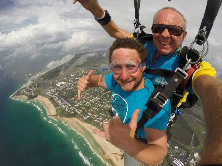 Tandem Skydive - Skydiving In Kirra, Australia | experitour.com