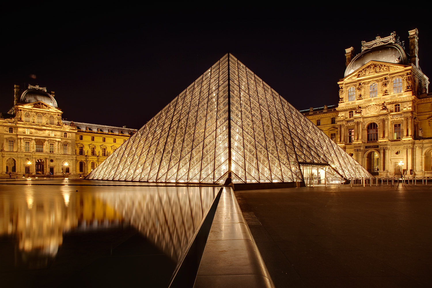 Le Louvre Iluminado 