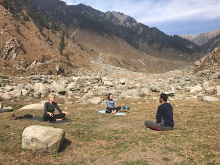 Rejuvenecimiento Viaje Al Himalaya De La India – Yoga, Meditación Y Senderismo: Un Retiro 9 Días