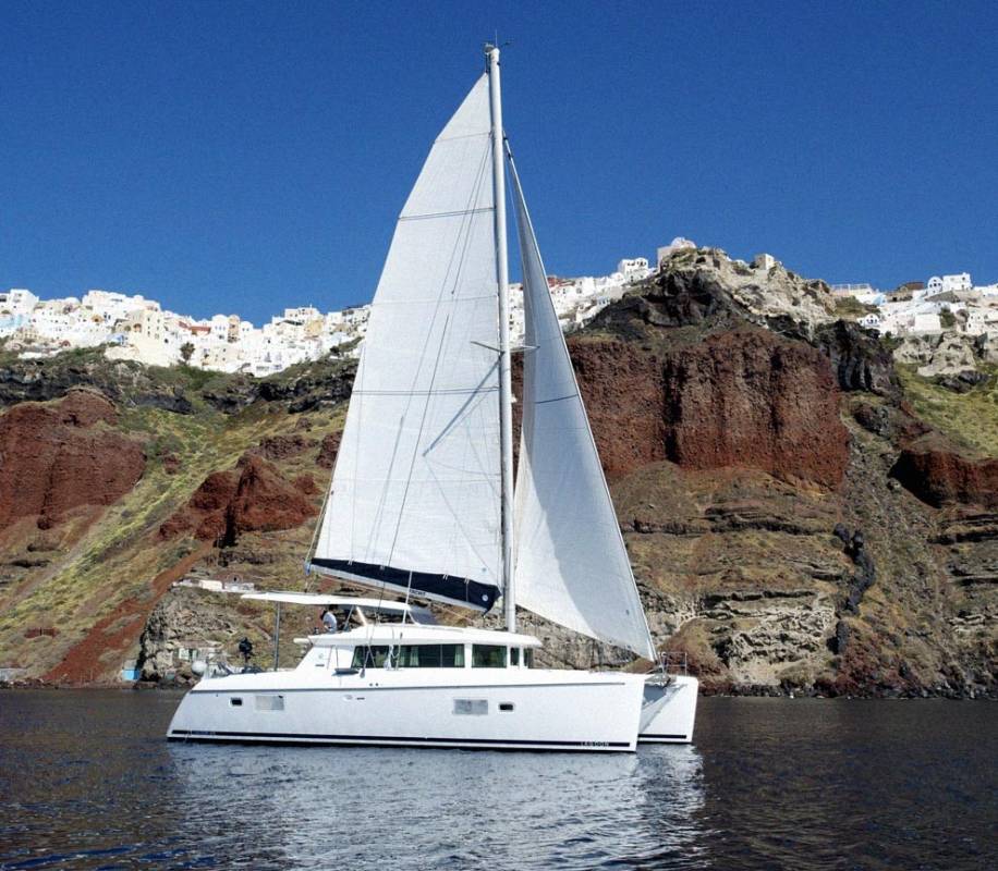 day tour: semi-private deluxe catamaran cruise