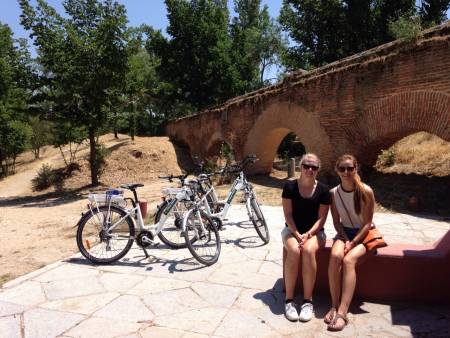 Madrid: Bike Tour To The River Side And Casa De Campo