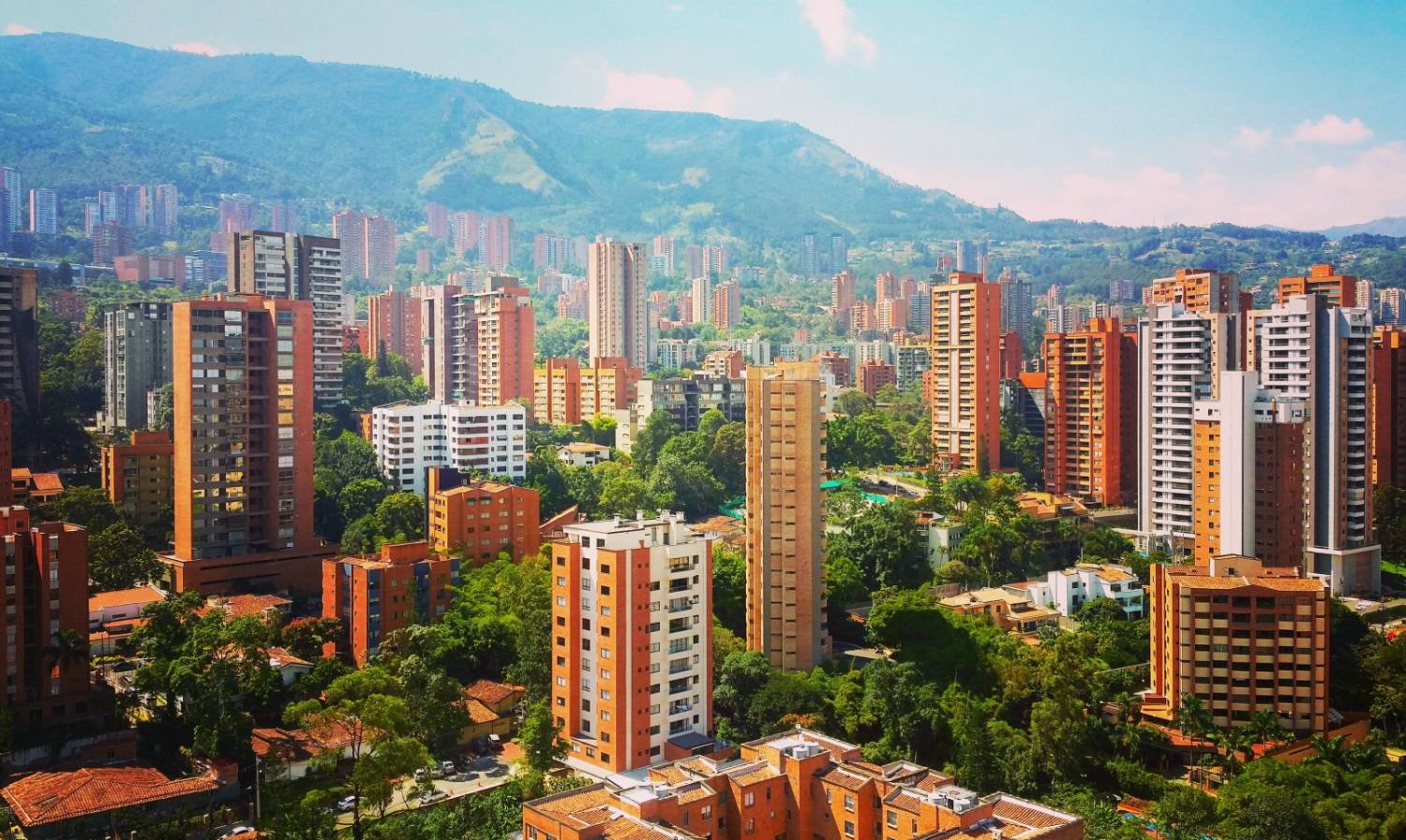 Medell N Top Tours And Trips Experitour Com   El Poblado Medellin 