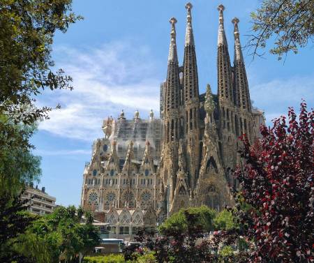 Sagrada Familia: Fast Track Guided Tour Mit Türmen Zugang