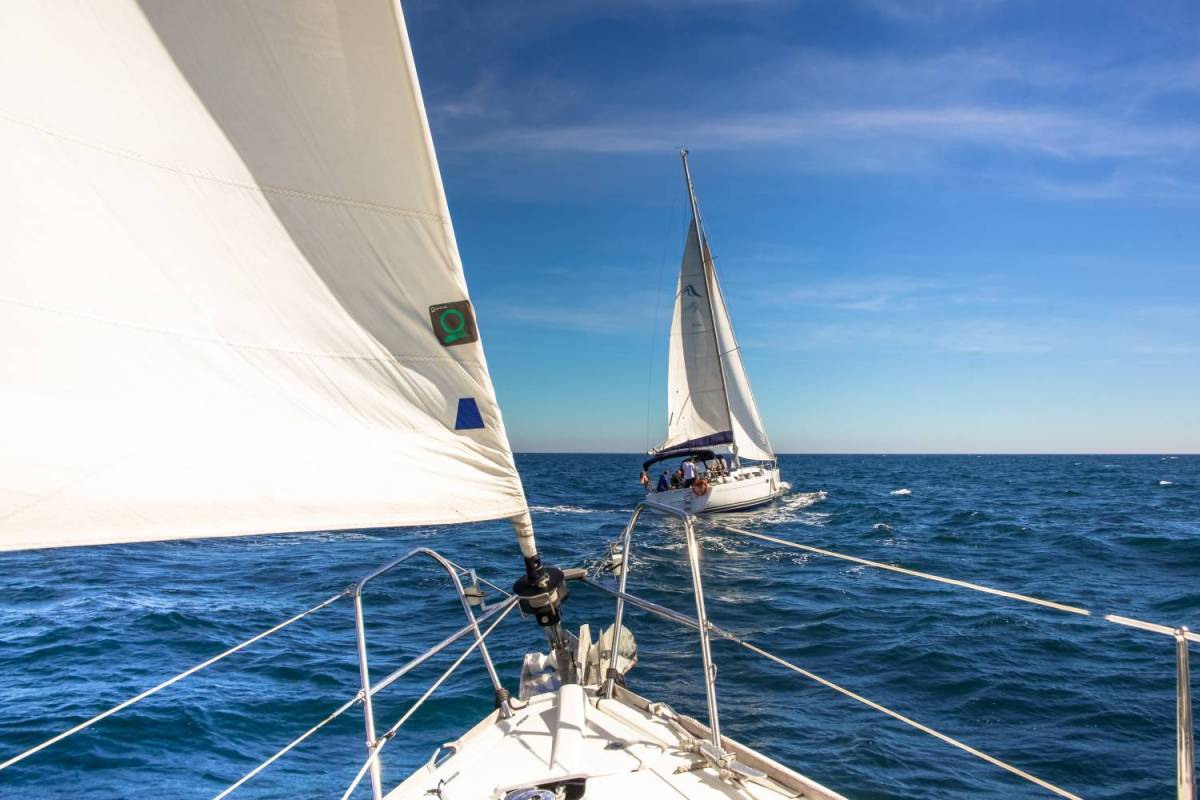 Exclusive 8 Hours Sailing Experience Barcelona | experitour.com