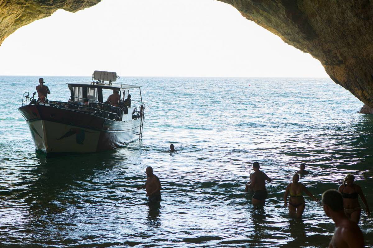 Private Boat Tour From Portimão To The Benagil Caves