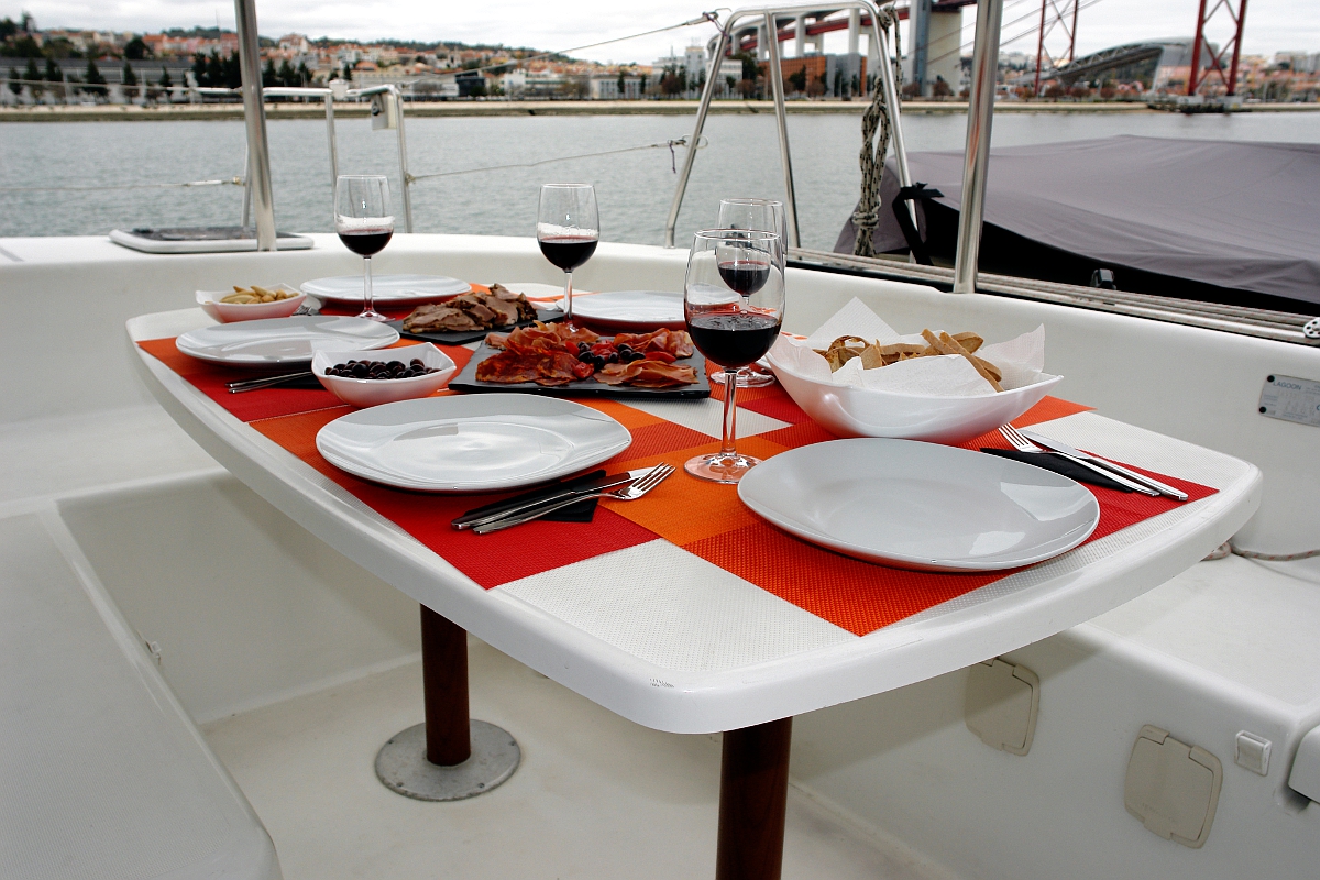 An informal and relaxed lunch where you’ll be able to savor some of the ingredients of Portugal, a country known for its gastronomy.