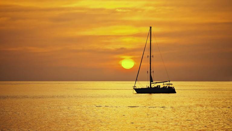 Romantischer Sonnenuntergang Cruise In Barcelona Auf Einem Segelboot Experitour Com