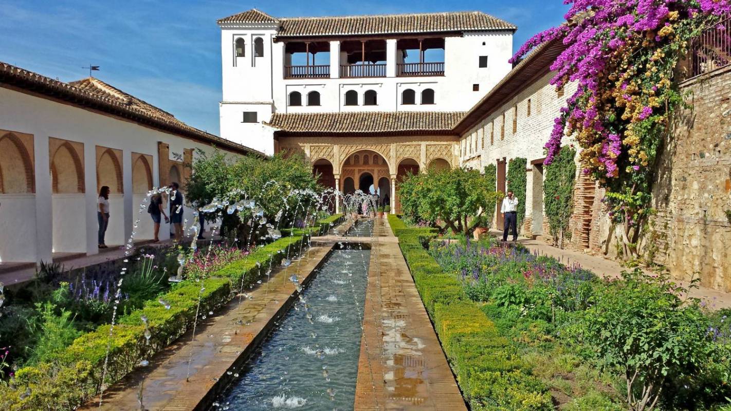 Alhambra and Generalife Ticket With Audio Guide In 12 Languages
