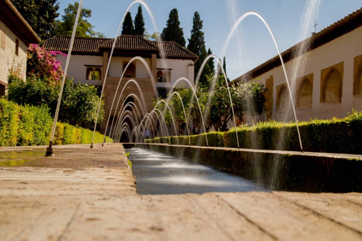 Alhambra and Generalife Ticket With Audio Guide In 12 Languages