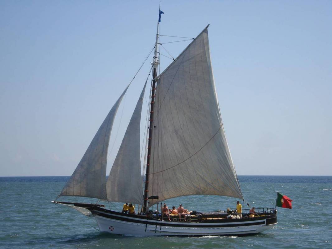 Tour Of Sailboat To Benagil With Entry In The Caves
