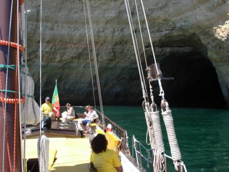 Tour Of Segelboot Nach Benagil Mit Eintritt In Die Höhlen