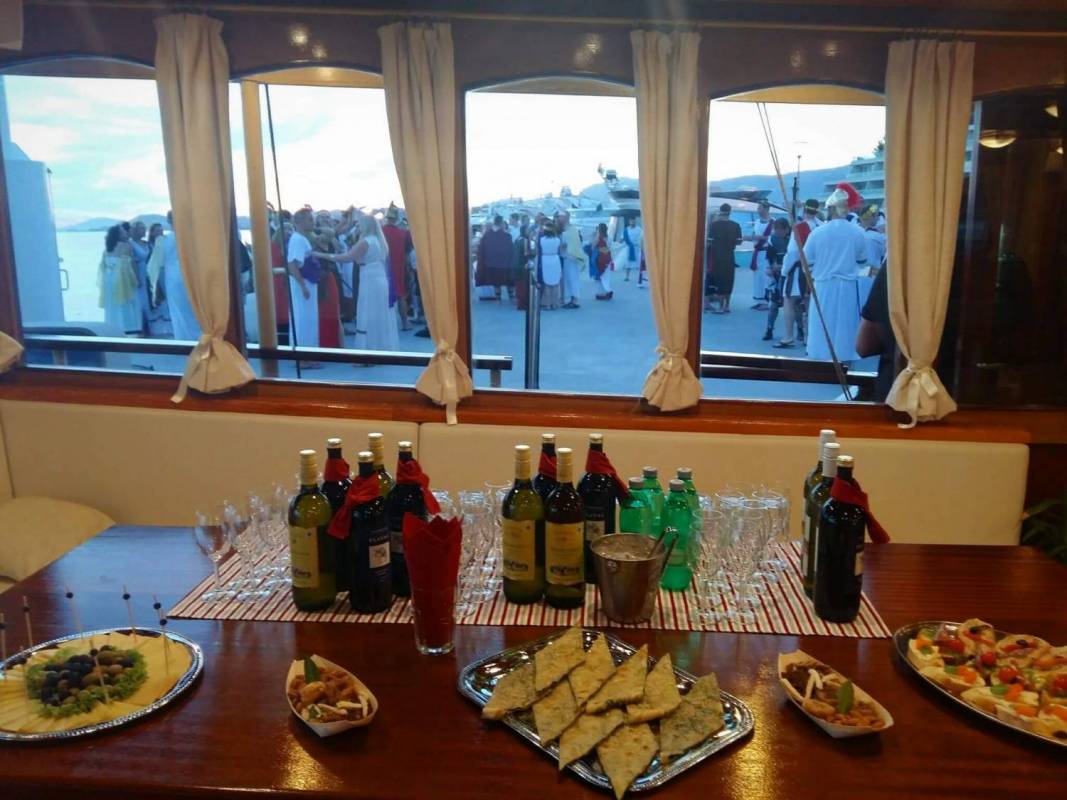 From Split: Full Day Cruise To Brač & Šolta Islands With Lunch