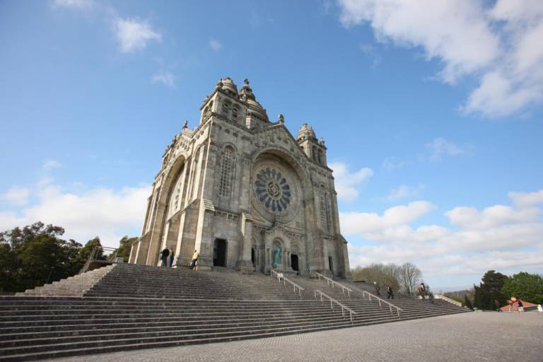 From Porto: Full Day Excursion To Viana Do Castelo And Santiago De 