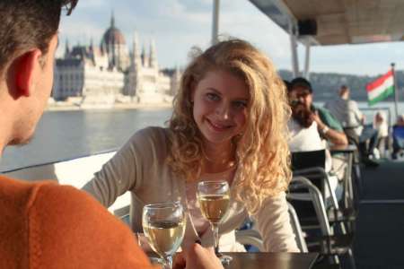 Budapest: Croisière Sur Le Danube Avec Dégustation De Vin