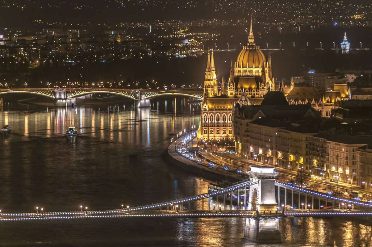 Budapest: Late Night Dinner & Cruise On The Danube River