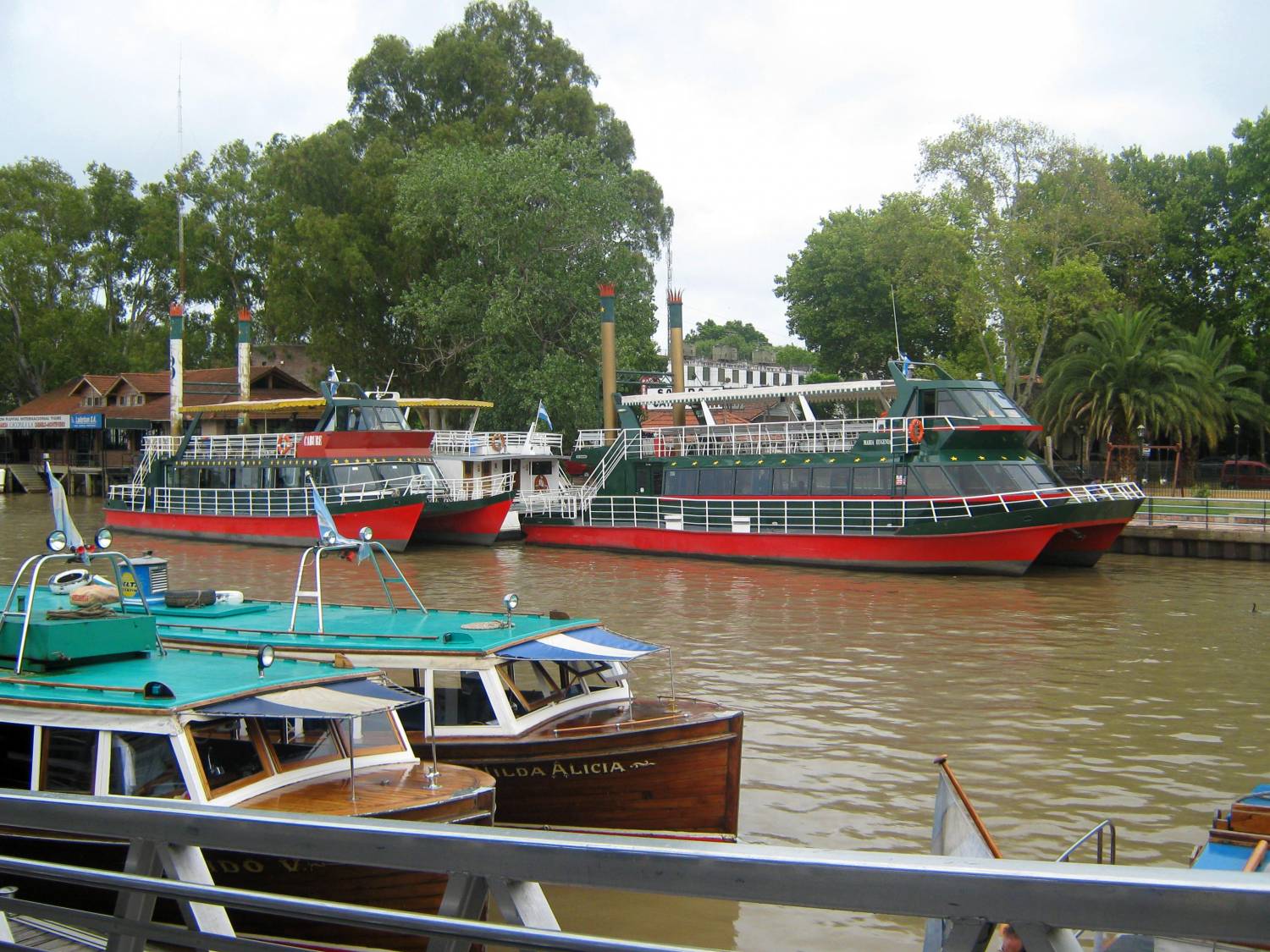 tigre delta boat tour