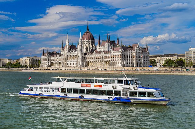 Budapest: Late Night Dinner & Cruise On The Danube River