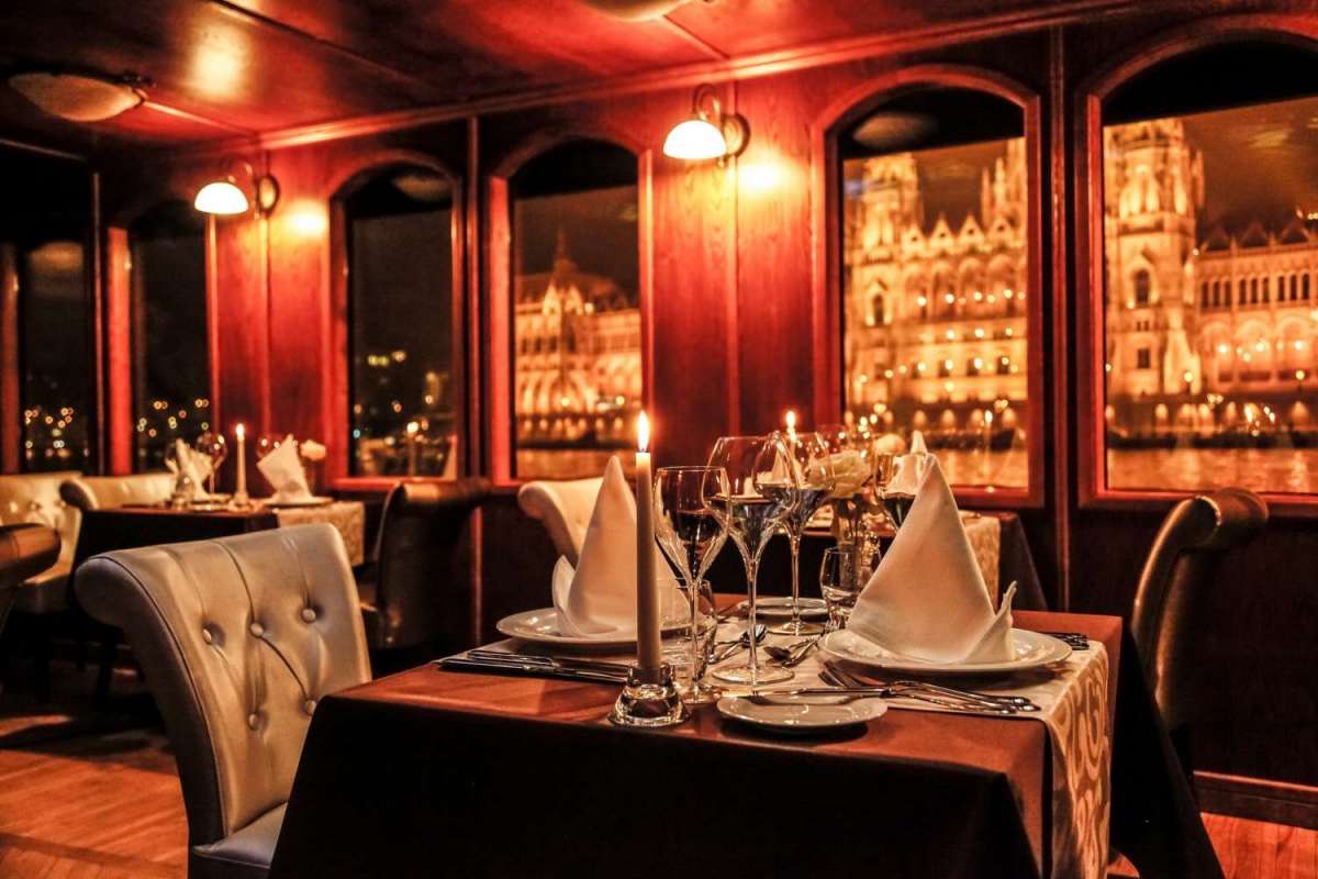 Budapest: Late Night Dinner & Cruise On The Danube River