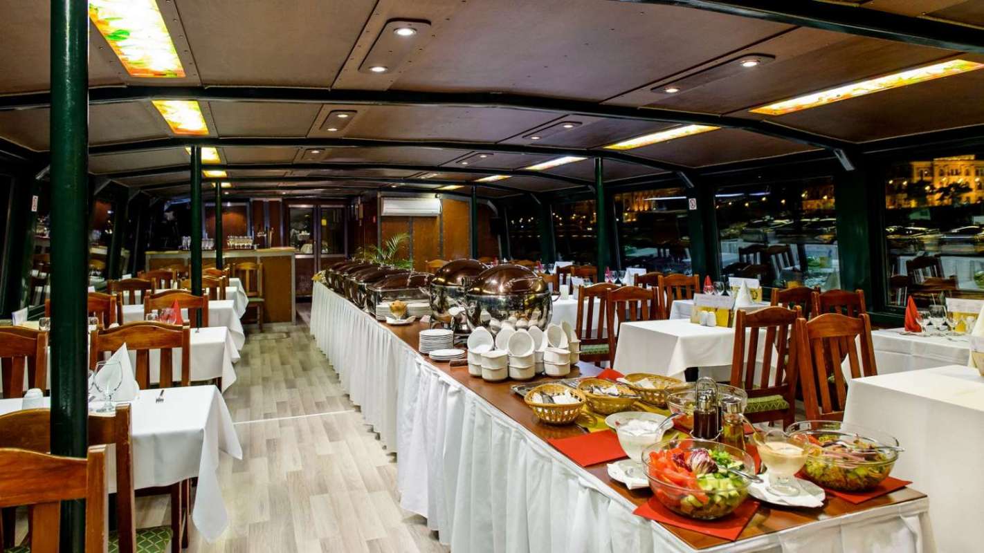 Budapest: Late Night Dinner & Cruise On The Danube River