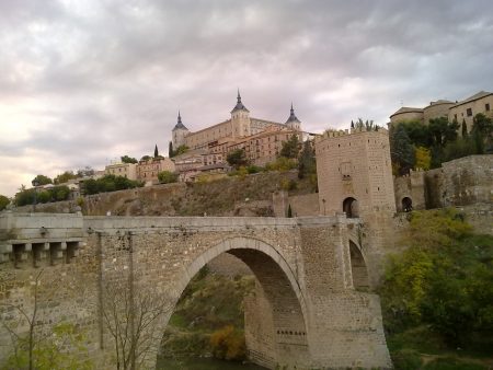 Von Madrid: Tagesausflug Nach Toledo Mit Einem Luxusbus Mit Guided Tour