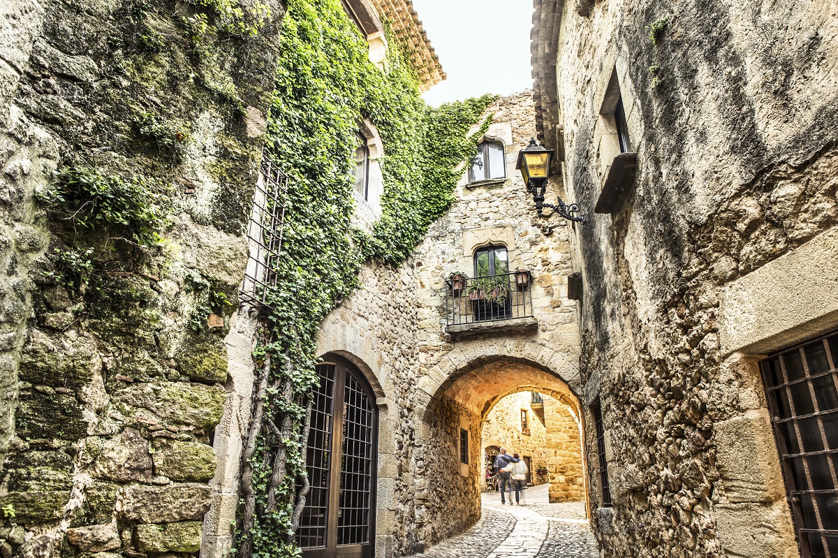 From Barcelona: Full-Day Trip To Girona, Figueres And Dali Museum