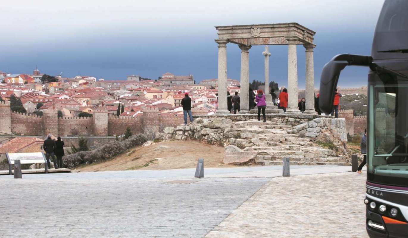 From Madrid: Excursion To Segovia & Avila By Luxury Bus With Guided Walking Tours