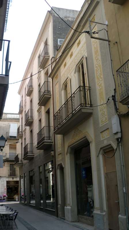 From Barcelona: Full-Day Trip To Girona, Figueres And Dali Museum