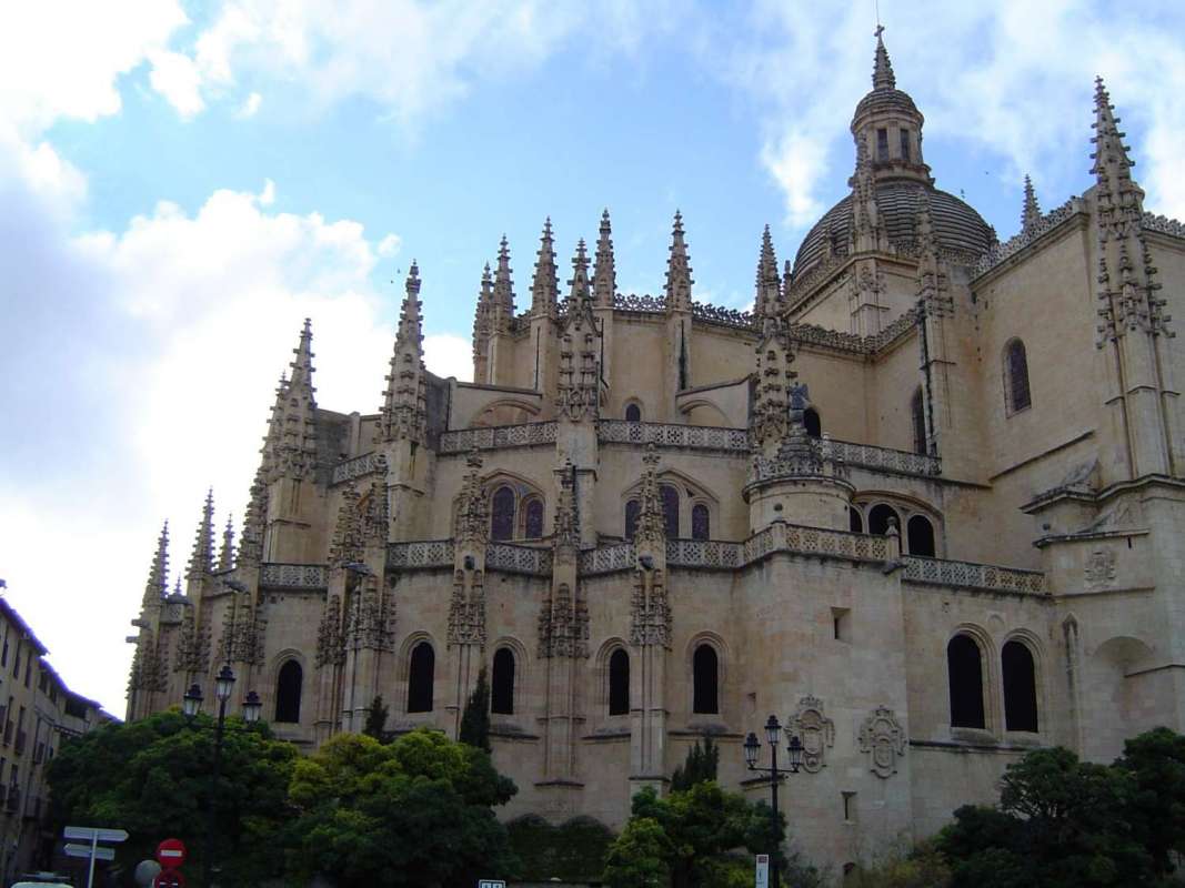 From Madrid: Day Tour To Segovia By Luxury Bus With Guided Walking Tour