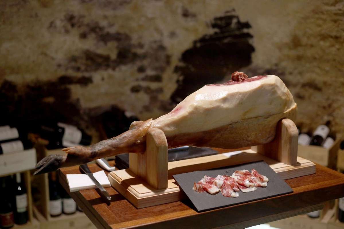 Lisbon: Portuguese Wine Tasting Session With Tapas