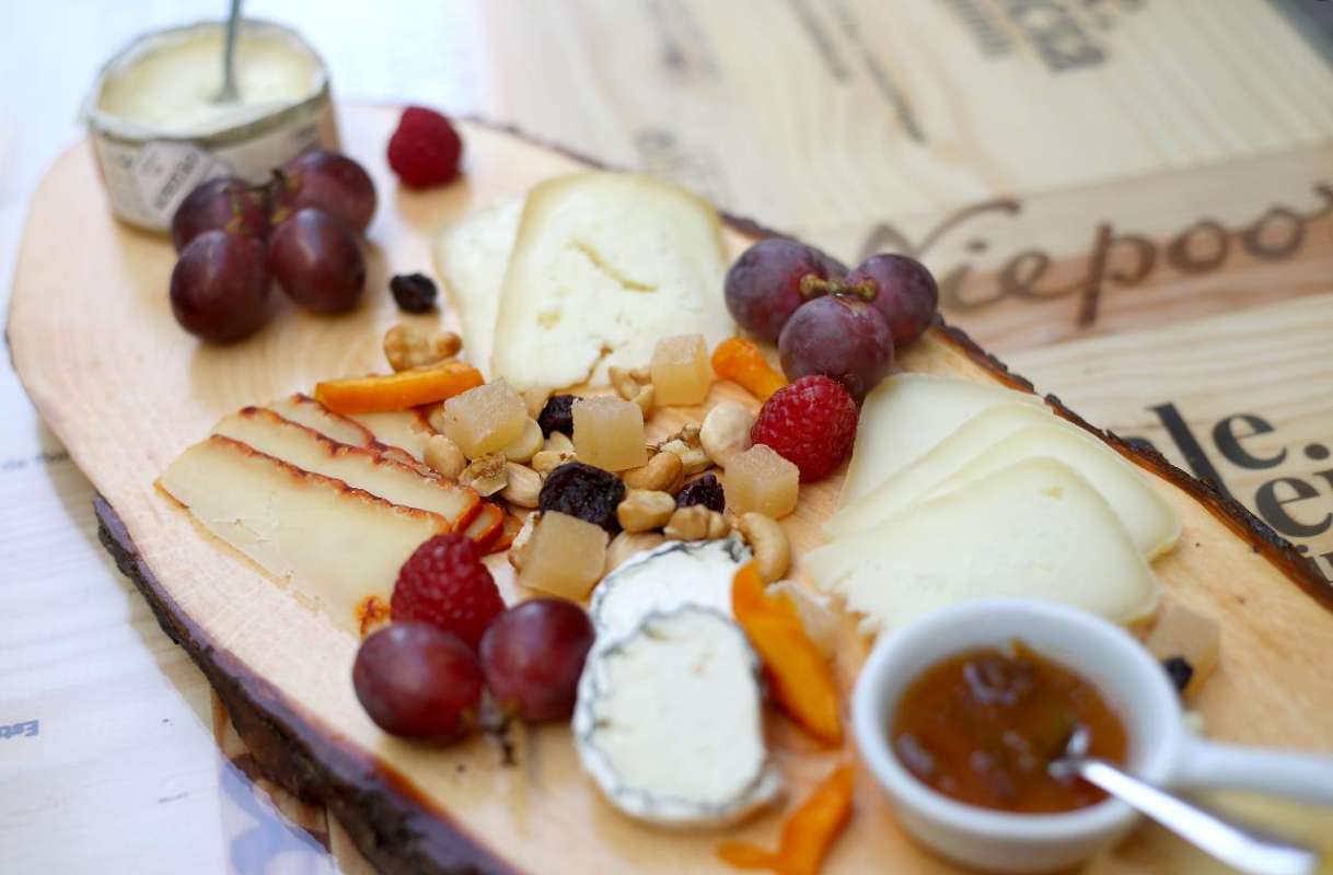 Lisbon: Portuguese Wine Tasting Session With Tapas