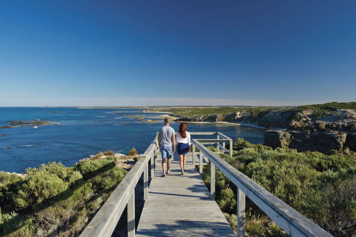 From Mount Gambier: Small-Group Tour To Blue Lake, Caves & Coast With Lunch