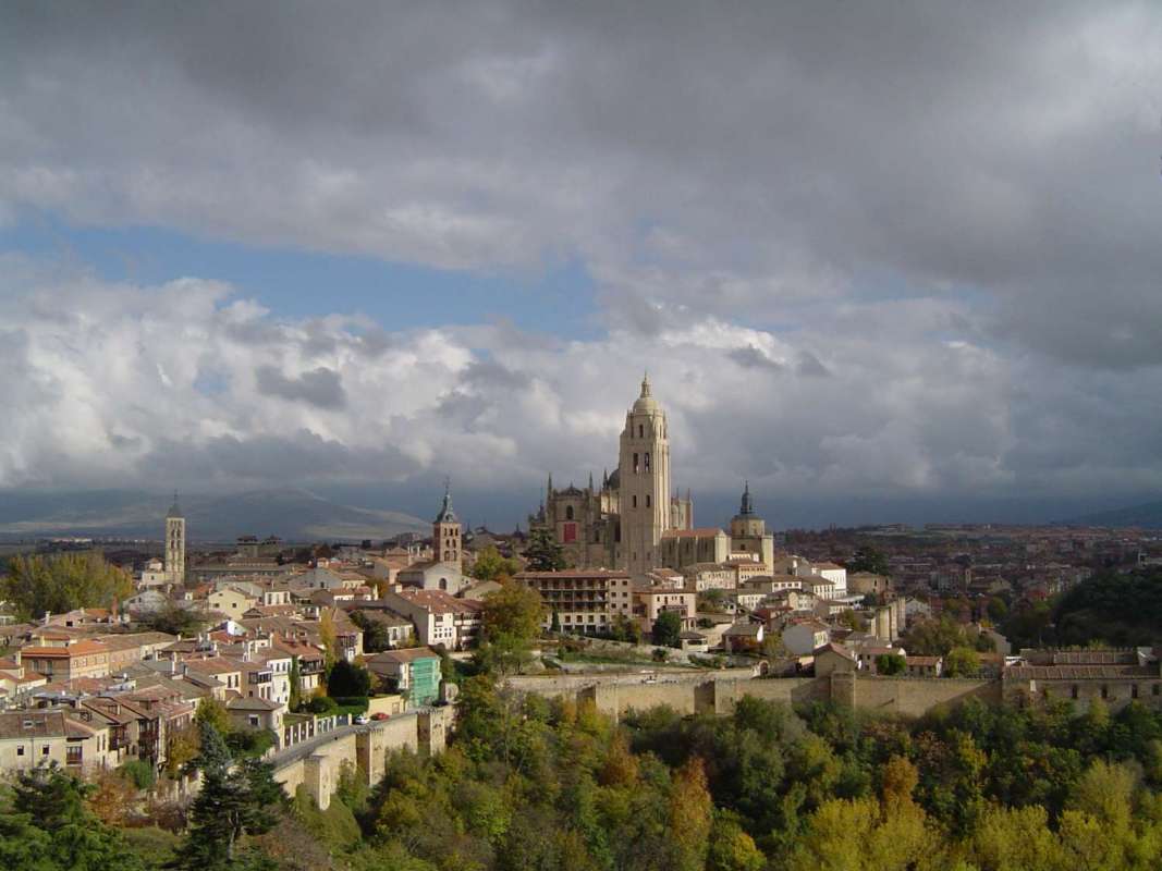 From Madrid: Excursion To Segovia & Avila By Luxury Bus With Guided Walking Tours
