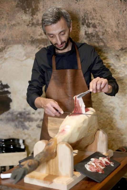 Lisbon: Portuguese Wine Tasting Session With Tapas