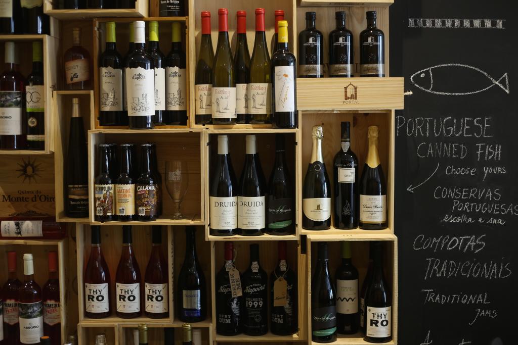 Lisbon: Portuguese Wine Tasting Session With Tapas