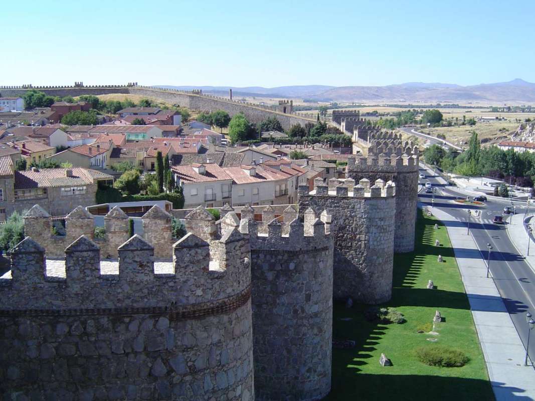 From Madrid: Excursion To Segovia & Avila By Luxury Bus With Guided Walking Tours