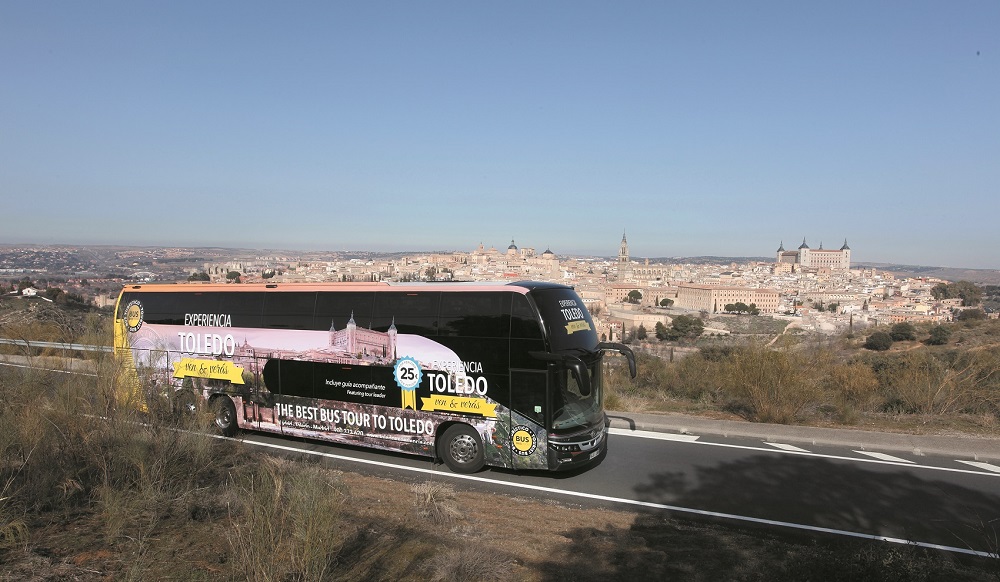 Madrid: Tour To Toledo And Segovia In Luxury Bus + Fast-Track Entry To The Alcázar & Picnic