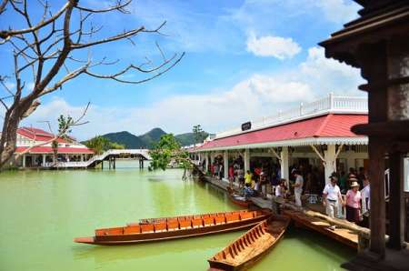 Hua Hin Floating Market