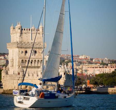 Lisboa: Passeio De Barco À Vela No Tejo Por 2 Horas