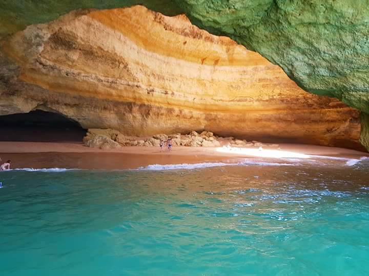 Portimão 2 Hour Private Boat Tour To Marinha Beach And Benagil Cave