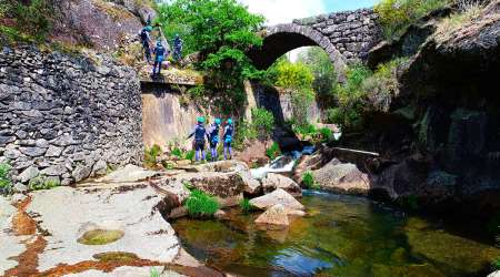 Expérience De Canyoning Aquatique Dans Le Parc National De Peneda-Gerês