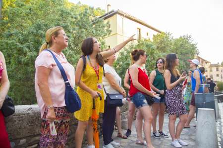 Desde Granada: Tour Guiado De 2 Horas Por El Albaicín Y El Sacromonte