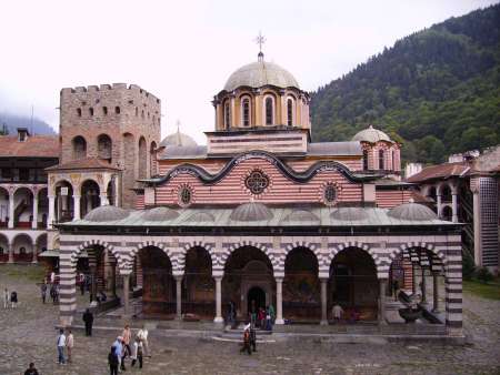 Von Sofia: Privater Tagesausflug Zum Rila-Kloster Mit Weinprobe