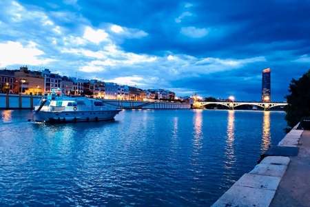 Seville By Land, Air And Water: Sightseeing Bus Tour And Exclusive Yacht Ride