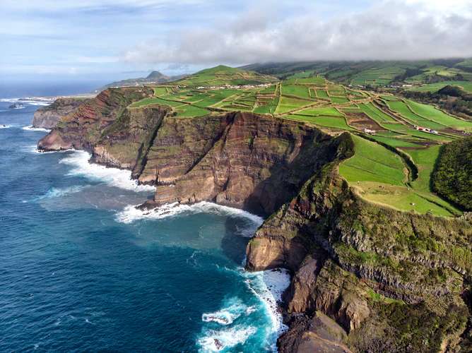 Os Açores e a Madeira são as ilhas portuguesas que sempre disputam quais são as regiões mais belas