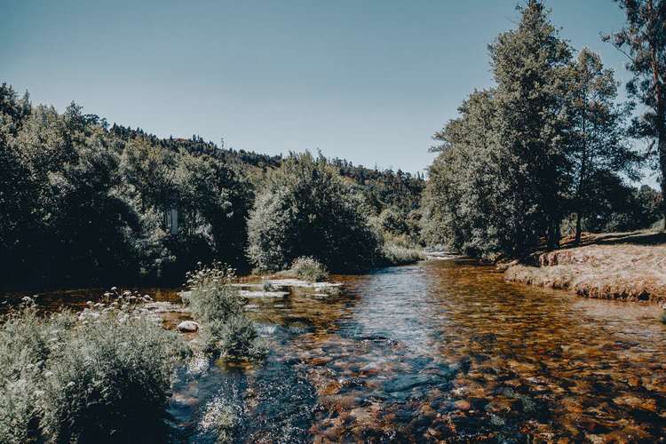 Grande parte do país ainda possui a natureza intacta, parece que estamos constantemente no passado