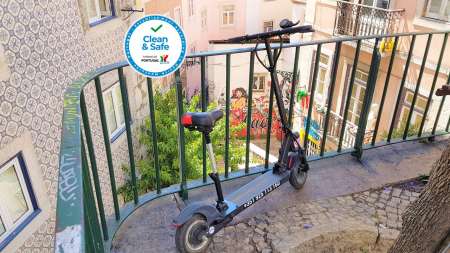 Lisboa: Tour En E-Scooter De 1 Hora En Mouraria
